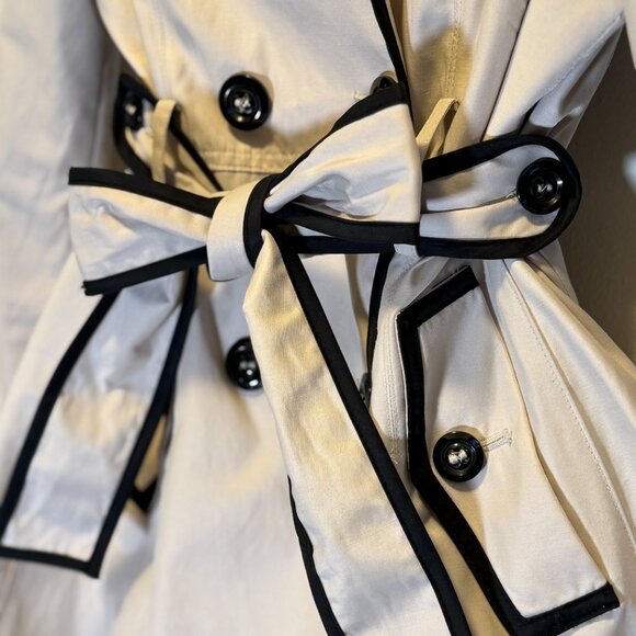 Large Betsey Johnson Cream With Black Piping Coat - Picture 3 of 6